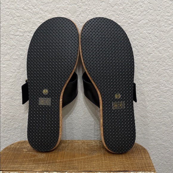 Kelsi Dagger Theory Black Leather Thing Buckle strap Sandals Size 8.5 NEW - Picture 6 of 7